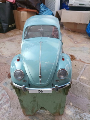 Volkswagen Beetle 1:8 scale model by HACHETTE like new