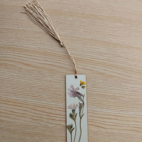 Set of 2 bookmarks with dried flowers new
