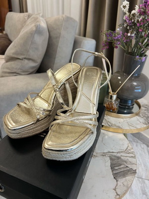 Πλατφόρμες Zara νούμερο 39 σε σχισσο χρώμα like new