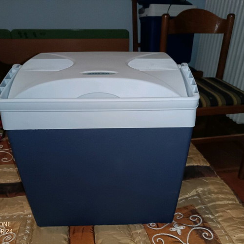 Car fridge 12V like new