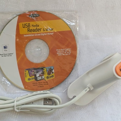 Belkin CF/CF2 USB Media Reader with CD brand new