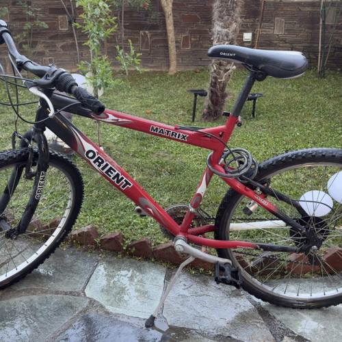 Mountain bike like new, red, V-Brakes, men's
