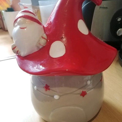 Christmas ceramic cookie jar like new
