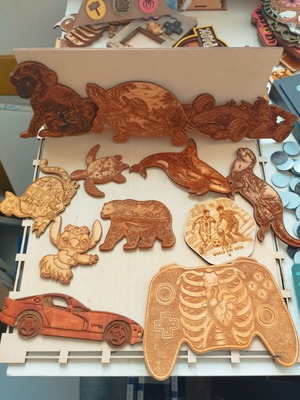 Wooden decorative figures, pack of 3, 10cm, custom orders