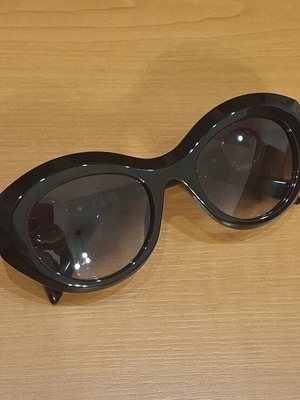 Γυαλιά ηλίου Blumarine SBM869 γυναικεία cat-eye, μαύρα με ασημένιες λεπτομέρειες