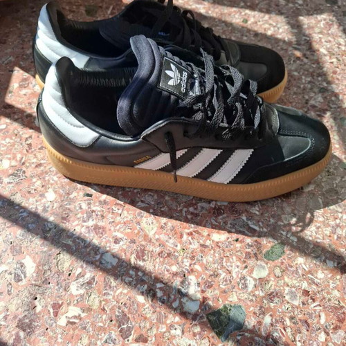 Ανδρικά αθλητικά παπούτσια Adidas Samba σαν καινούργια, μέγεθος 45, λευκό-μαύρο