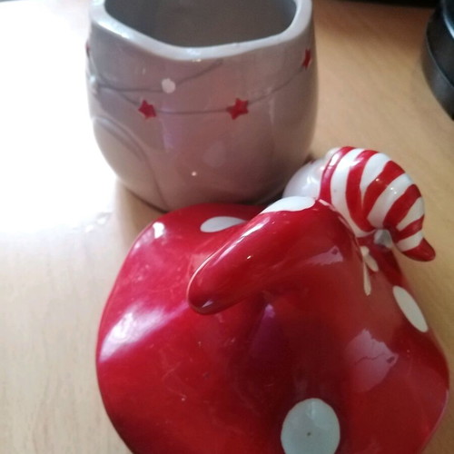 Christmas ceramic cookie jar like new