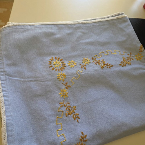 Tablecloth with handmade embroidery like new, blue and gold, 146×126 cm