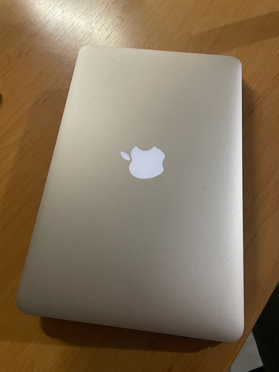 Apple MacBook Air 11” early 2015 like new - € 300,00 - Vendora.cy