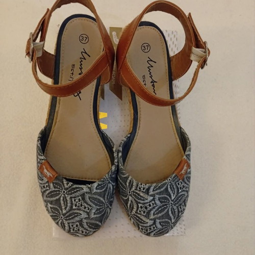 Mustang espadrilles with blue and turquoise leaf pattern like new, size 37