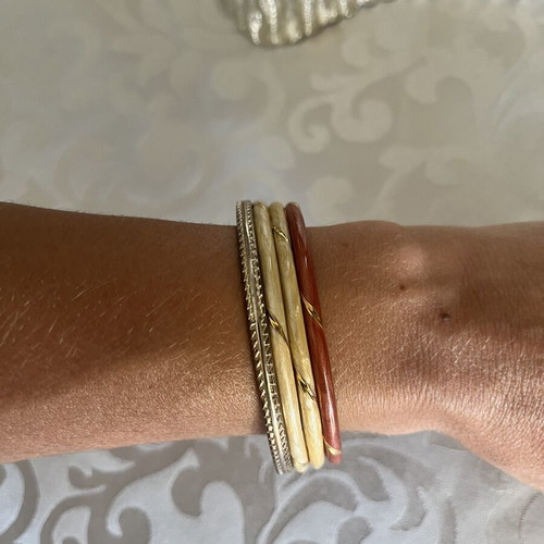 Bracelet set in beige and brown with gold details