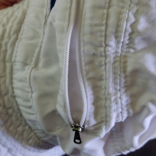 Women's white cotton hat with pockets used