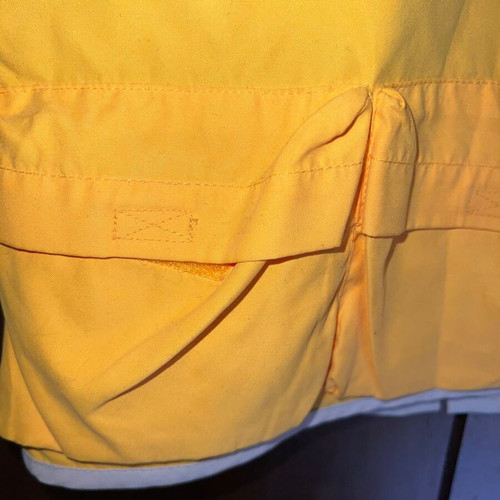 Gap sleeveless windbreaker used for boy 4 years old, yellow