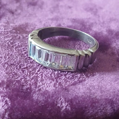 Silver 925 ring with zirconia, 17 mm, like new
