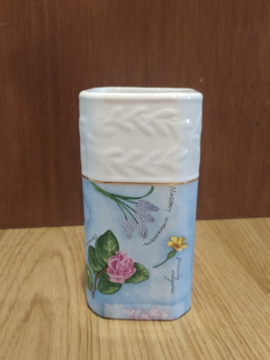 Ceramic holder with designs 12cm used for bathroom or desk