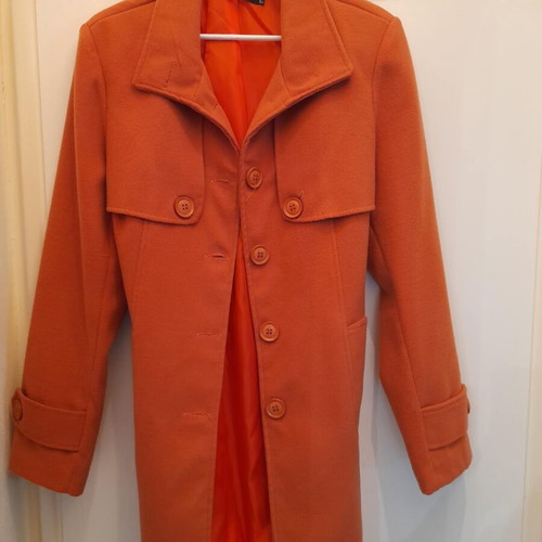 Lynne orange coat size L like new
