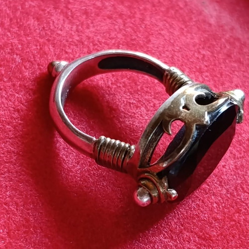 Silver ring with large black onyx oval cut used