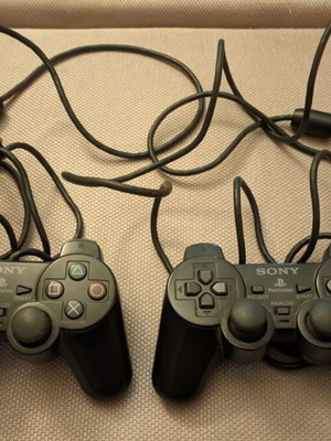 PlayStation 2 controllers used, two pieces