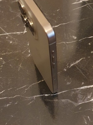 iPhone 15 Pro like new, 128GB, 20+ MP camera, 82% battery