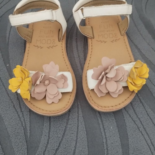 Mod8 Cloneha leather sandals for girls, size 26, white