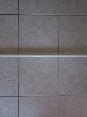 Door pull-up bar used with adjustable opening 77-86cm