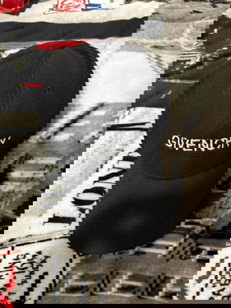 Givenchy καπέλο