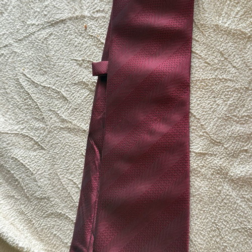Tie burgundy like new