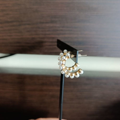 Gold earrings with pearls, like new