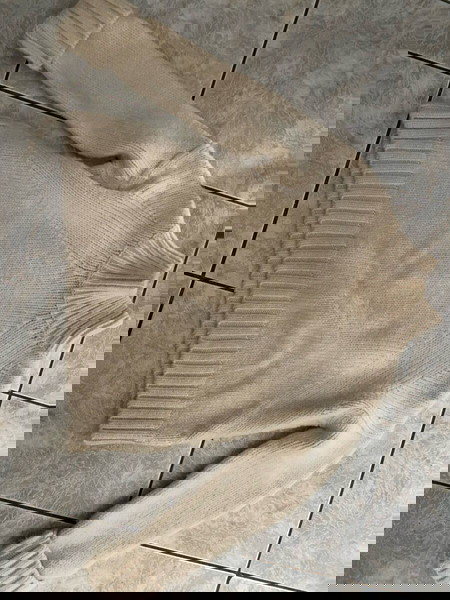 Δύο πουλόβερ πολύ ζεστά εκρού χρώμα