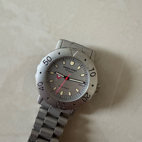 Swiss Army S.A.W CO 00063 watch used, silver, battery replacement needed
