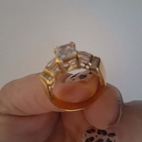 Vintage Atelier vintage statement ring No54 like new, gold and white
