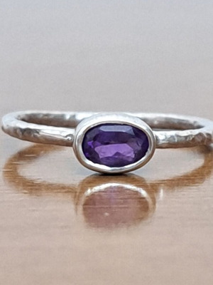Silver hammered chevalier ring with amethyst, like new, size 52.5