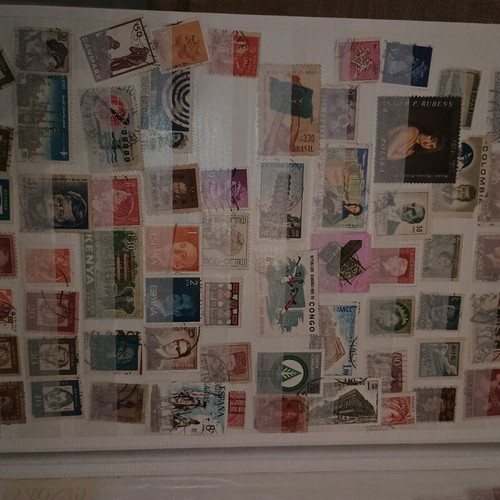 Collectible stamp collection like new, over 250 pieces