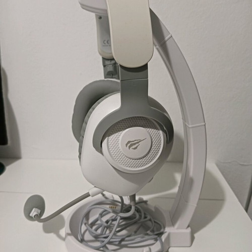 Headphones with support stand