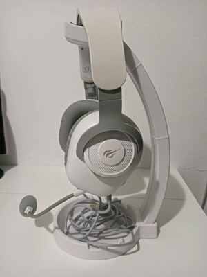 Headphones with support stand
