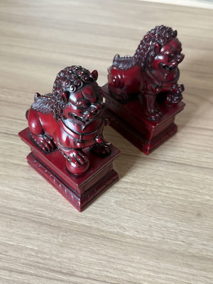 Ζευγάρι Feng Shui Foo Dogs, κινέζικα λιοντάρια φύλακες, βαθύ κόκκινο