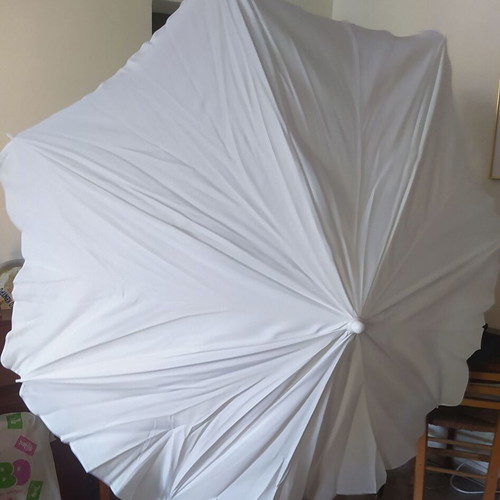 Escape Beach Umbrella 2m white like new with carrying case