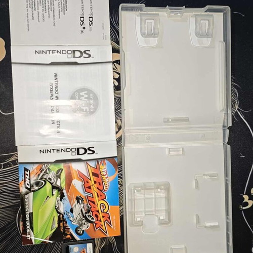 Hot Wheels: Track Attack Nintendo DS like new with all accessories