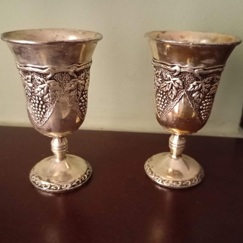 Decorative glasses used