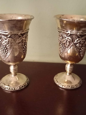Decorative glasses used