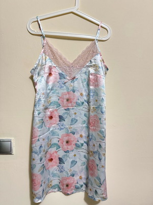 Satin nightdress with lace and floral pattern like new
