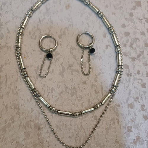 Jewelry set new, two necklaces and earrings