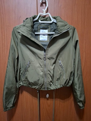 Bershka short jacket in khaki, like new