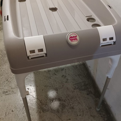 Ok Baby bath stand like new with anti-slip feet and drainage hose