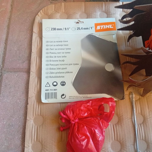 Stihl Kombi KM 90 R professional set like new with 3 attachments and accessories