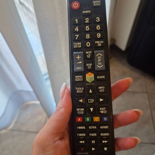 Samsung 32" Smart TV used, very good condition with remote