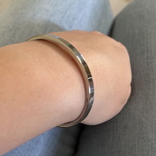 Stainless steel bracelet like new, silver color