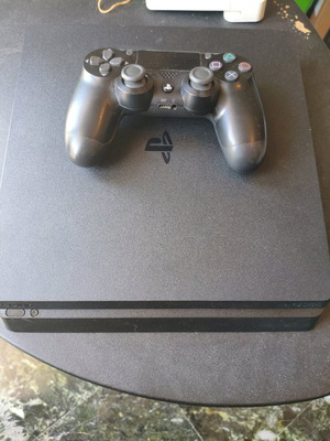 PlayStation 4 1TB μεταχειρισμένο με γνήσιο χειριστήριο και καλώδια