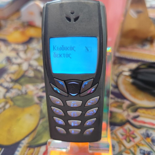 Nokia 6510 vintage mobile phone used with charger and new battery