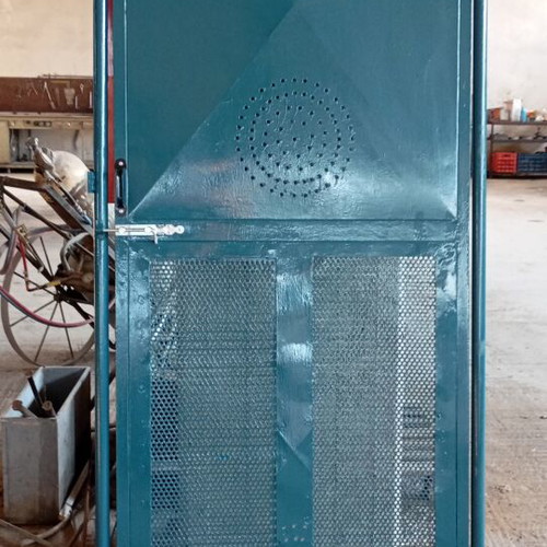 Storage door like new, galvanized painted metal, with frame 2.16x0.935m